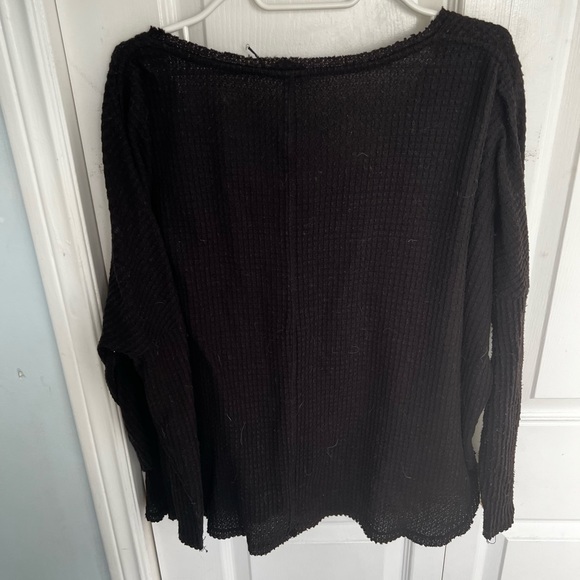 Mix of sweaters, long sleeves, and shorts !! Msg me & i can post individually - Picture 7 of 16